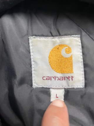 Cazadora Carhartt Negra con Capucha