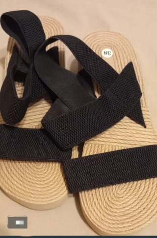 Chanclas beige y negras talla 38