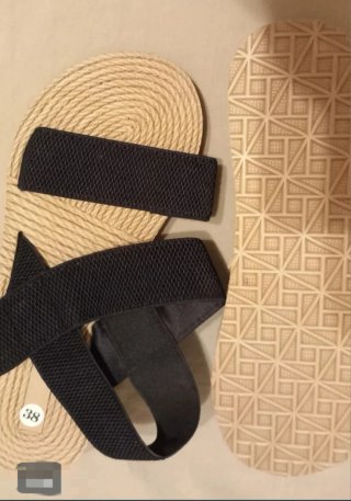 Chanclas beige y negras talla 38
