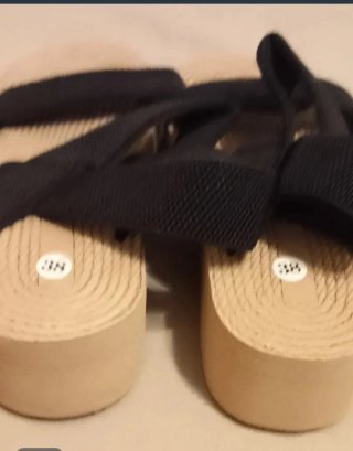 Chanclas beige y negras talla 38