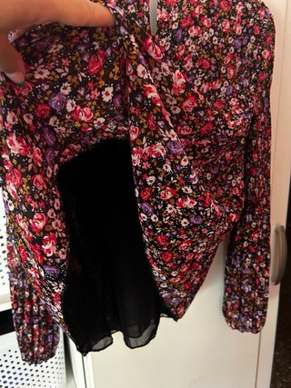 Camisa Bershka floral manga larga