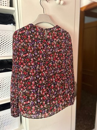 Camisa Bershka floral manga larga