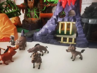 Juego El Rey León Scar. La guarida de las hienas