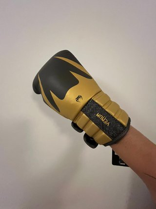 Guantes Boxeo Venum Reverso Negro/Dorado