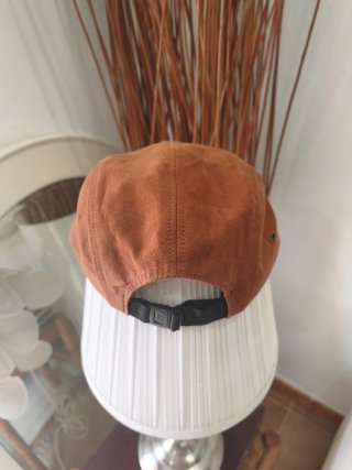 Gorra 5 paneles marrón Lost & Distorted