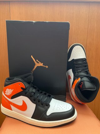 Nike Air Jordan 1 Mid Negro Naranja