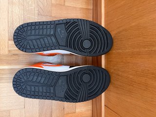 Nike Air Jordan 1 Mid Negro Naranja