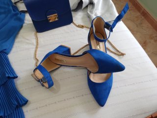 Vestido azul y accesorios mujer