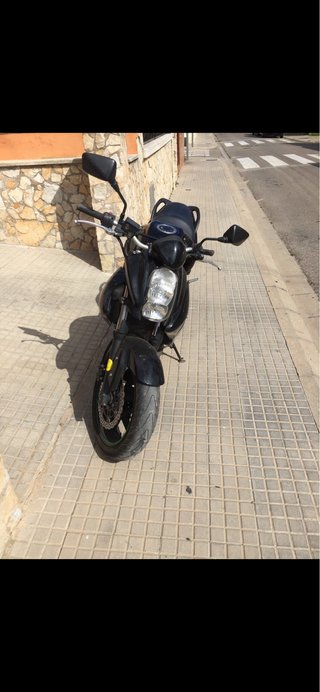 Moto Naked Negra
