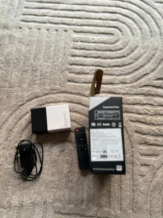 Mini proyector blanco y negro