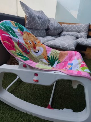 Hamaca eléctrica Kinderkraft+Hamaca Fisher  Price