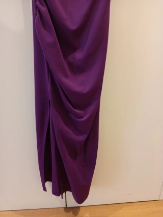 Elegante vestido morado para dama de ho