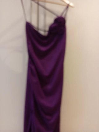 Elegante vestido morado para dama de ho