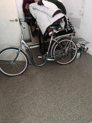 Bicicleta Holandesa Sparta tiene las ruedas pincha