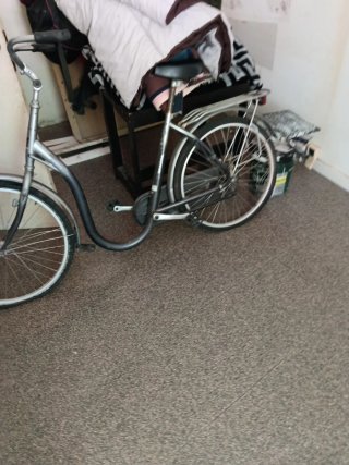 Bicicleta Holandesa Sparta tiene las ruedas pincha
