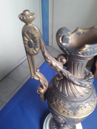 Antico versatoio decorativo in bronzo (Ewer)