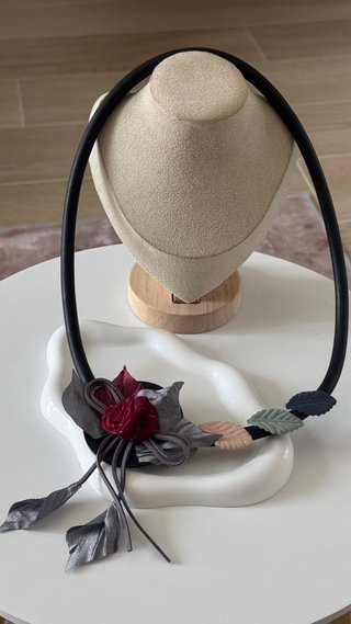Collana gomma fiori in tessuto donna