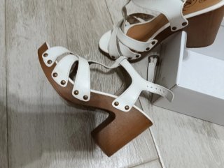 Sandalias de cuña blancas y marrones Talla 37