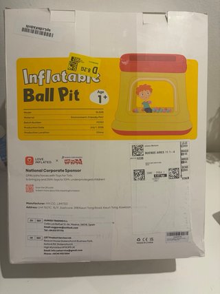 Parque infantil hinchable con piscina de bolas