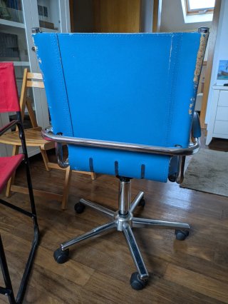 Silla escritorio piel + sillas regalo