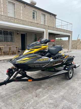 Moto de agua Sea-Doo 155cv + Remolque