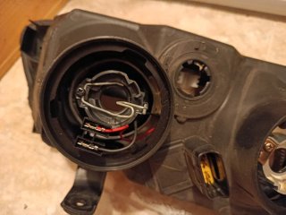 Faro Nissan Almera 2005