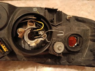 Faro Nissan Almera 2005