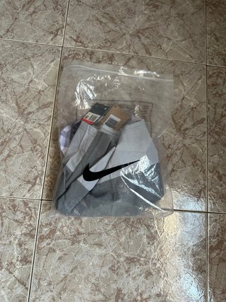 Conjunto nike miller gris y plateado