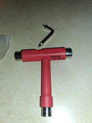 Llave de skate Jart roja