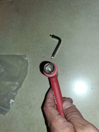 Llave de skate Jart roja