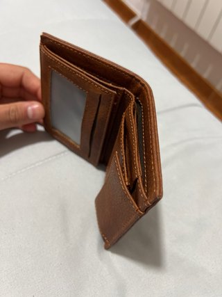 Cartera de piel marrón para hombre a estrenar