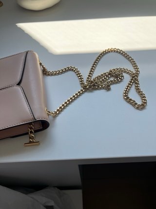 Bolso Sandro rosa cadena dorada