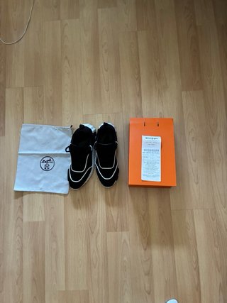 Zapatillas Deportivas Hermes Negras y Blancas