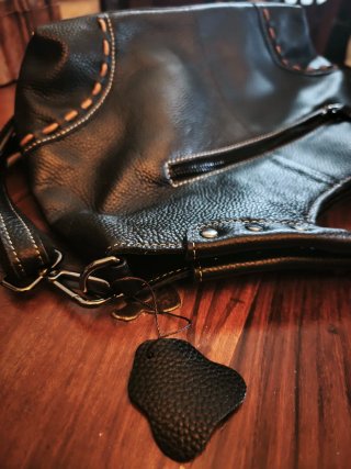 Bolso de cuero negro