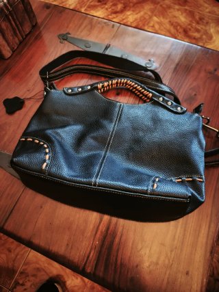 Bolso de cuero negro