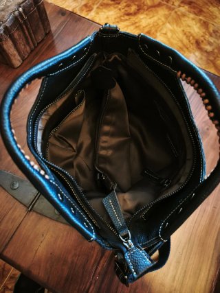 Bolso de cuero negro