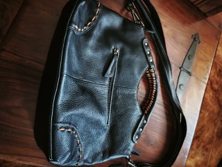 Bolso de cuero negro