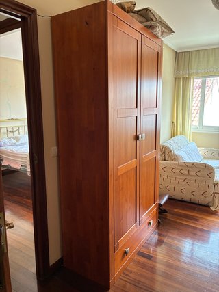 Armario madera maciza puertas y cajón