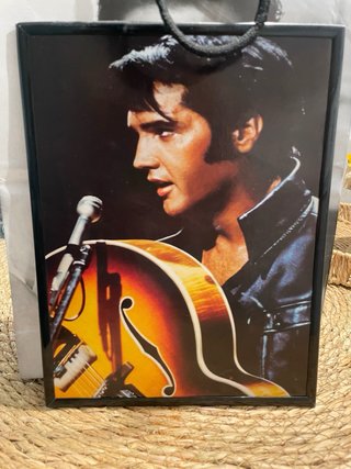 Merchandising Elvis Presley
