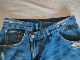 Falda vaquera Zara Trafaluc efecto desgastado.