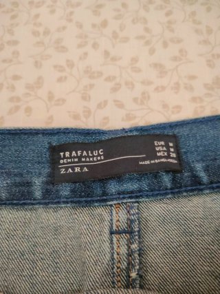 Falda vaquera Zara Trafaluc efecto desgastado.