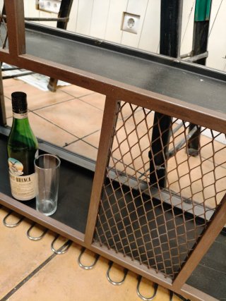 Botellero de pared metálico para restaurante o bar