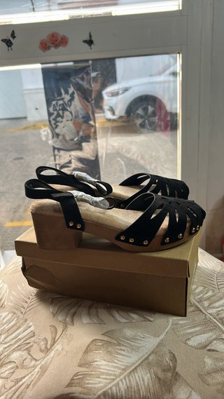 Sandalias negras tacón ancho