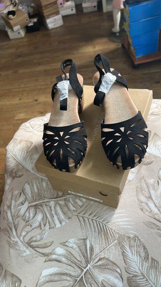 Sandalias negras tacón ancho