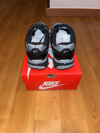 Zapatillas Nike P-6000 grises y negras