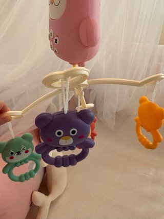Móvil cuna musical con sonajero