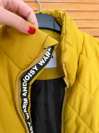 Chaqueta Nosy May color mostaza Talla S