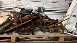 Caballetes de madera para exposición