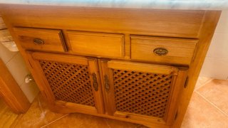 Mueble de baño con espejo y lavabo