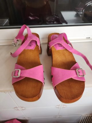 Sandalias rosas y marrones talla 40